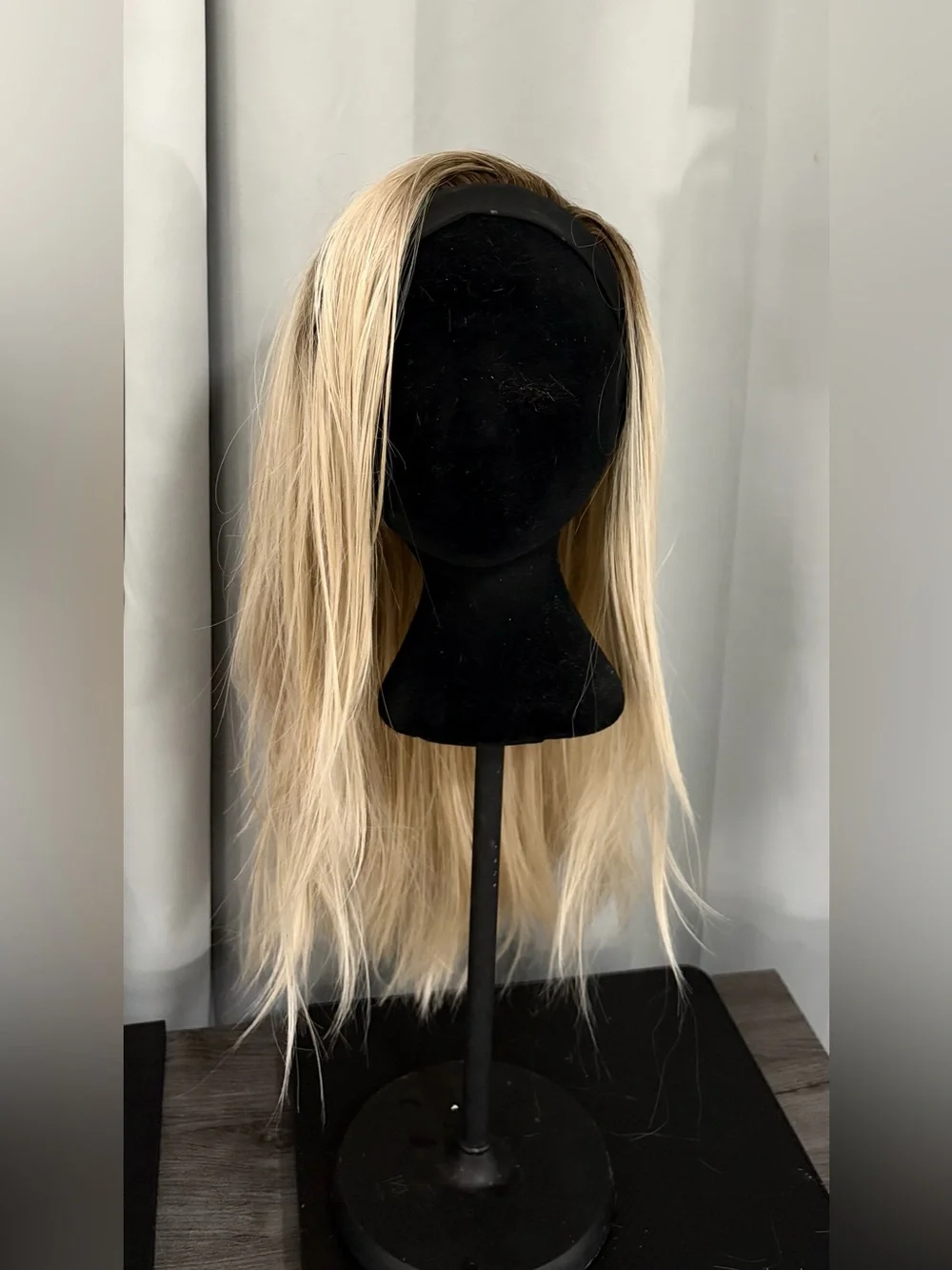 CHELSEY SMITH CROWN Straight Long Blonde Headband Wig Standard Cap